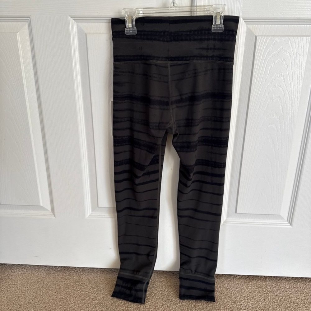 Vuori NWT daily legging sz small dark oregano shibori stripe - Picture 2 of 4
